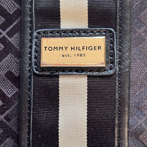 TOMMY HILFIGER Black Canvas with Leather Trim Crossbody Bag/Purse/Tote/Pouch - Picture 9 of 11